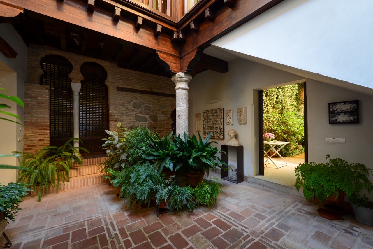 Fotografía patio vivienda Casco